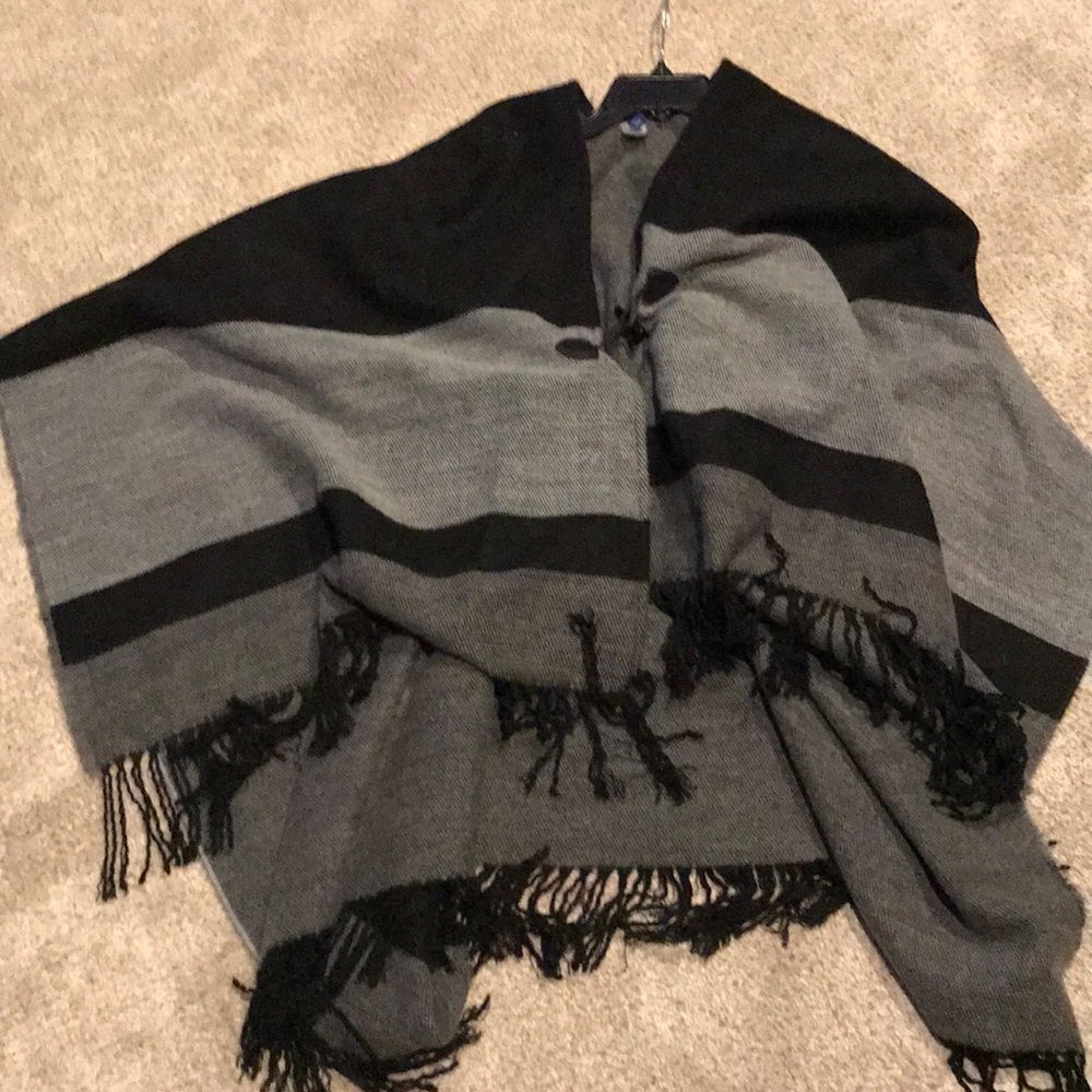 Women’s shawl - Picture 2 of 2